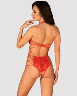 Czerwone body z otwartym krokiem
